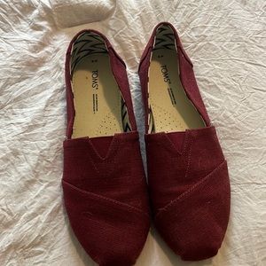 Tom’s BRAND NEW maroon slip ons